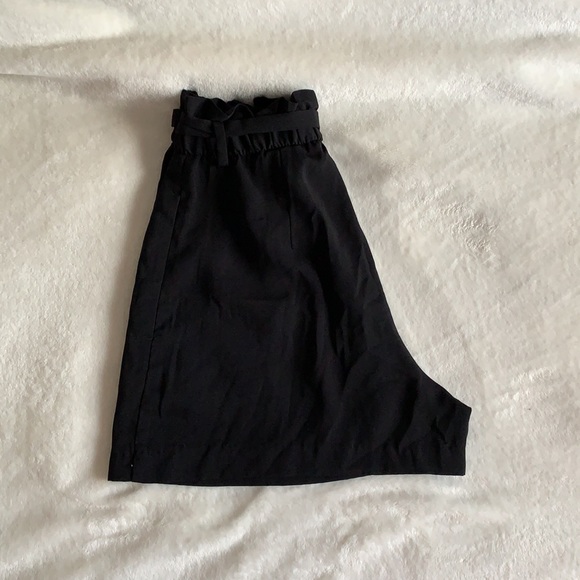 H&M shorts - Picture 2 of 2